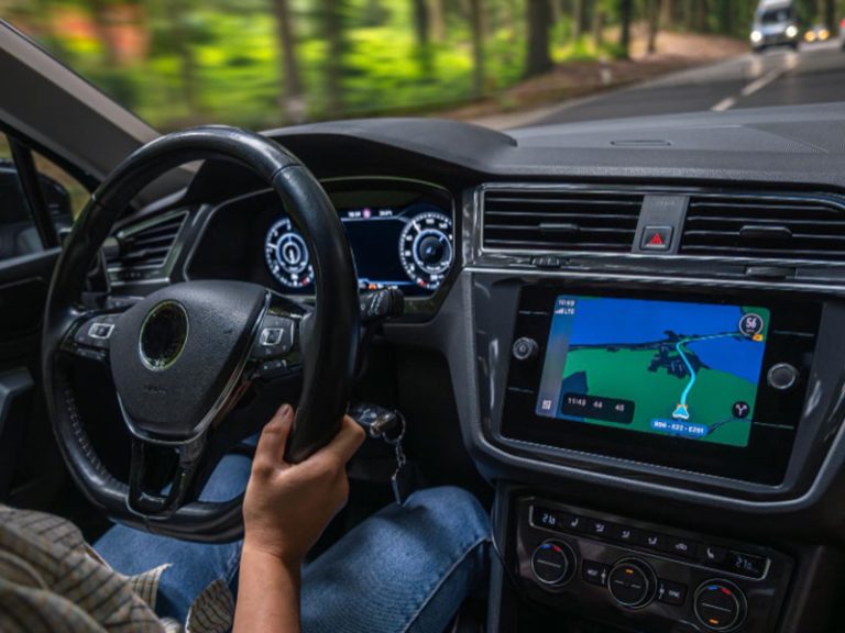 GPS tracking software interface displaying real-time car location, route mapping, and vehicle monitoring dashboard